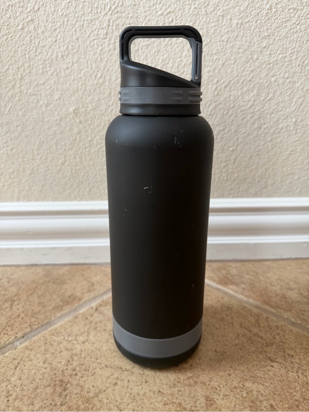 Trenton Vacuum-Insulated Stainless-Steel Bottle 25-Oz Carabiner Cap Black. #2